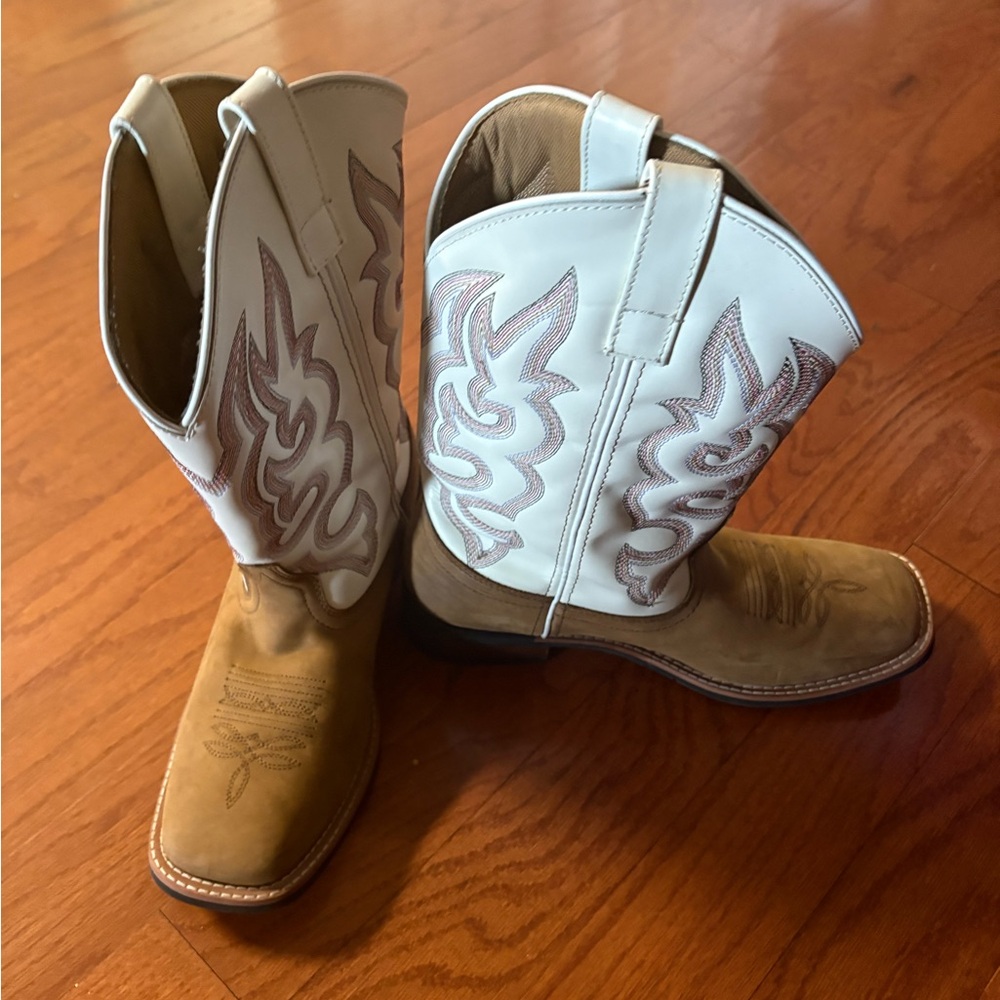 Laredo White and Tan Heeled Boots